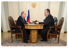 Prime Minister Vladimir Putin meeting with the Head of the Federal Customs Service, Andrei Belyaninov|13 november, 2009|15:59