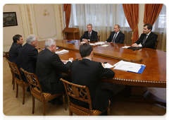 Prime Minister Vladimir Putin at a meeting with the leadership of the United Russia party|30 october, 2009|12:14