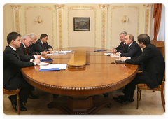 Председатель Правительства Российской Федерации В.В.Путин провел встречу с руководством партии «Единая Россия»|30 октября, 2009|12:14