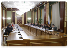 Председатель Правительства Российской Федерации В.В.Путин провел заседание Организационного комитета по проведению в Российской Федерации Года учителя в 2010 году|16 ноября, 2009|15:52