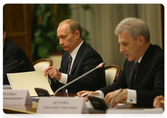 Prime Minister Vladimir Putin during a meeting of the Organising Committee for Teacher’s Year, to be held in Russia in 2010|16 november, 2009|15:12