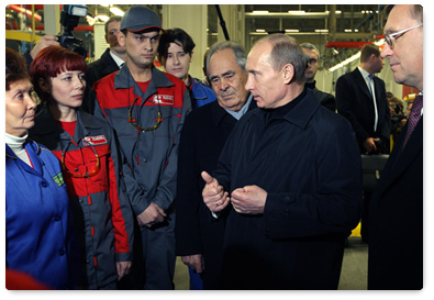 During his tour of the Volga Federal District, Prime Minister Vladimir Putin visited the KamAZ Heavy-Duty Truck Production Plant in the city of Naberezhnye Chelny