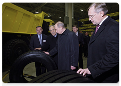 Prime Minister Vladimir Putin visiting the KamAZ Heavy-Duty Truck Production Plant in the city of Naberezhnye Chelny|17 november, 2009|19:56
