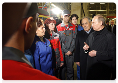 Prime Minister Vladimir Putin visiting the KamAZ Heavy-Duty Truck Production Plant in the city of Naberezhnye Chelny|17 november, 2009|19:56