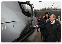 Prime Minister Vladimir Putin at the Machine-Building Design Bureau in Kolomna to inspect armaments and military hardware|18 november, 2009|14:28