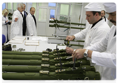 Prime Minister Vladimir Putin at the Machine-Building Design Bureau in Kolomna to inspect armaments and military hardware|18 november, 2009|14:28