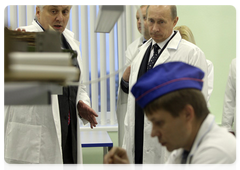 Prime Minister Vladimir Putin at the Machine-Building Design Bureau in Kolomna to inspect armaments and military hardware|18 november, 2009|14:28