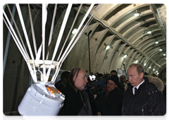 Prime Minister Vladimir Putin at the Machine-Building Design Bureau in Kolomna to inspect armaments and military hardware|18 november, 2009|14:28