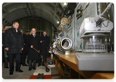 Prime Minister Vladimir Putin at the Machine-Building Design Bureau in Kolomna to inspect armaments and military hardware|18 november, 2009|14:28