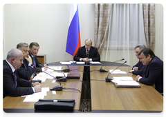 Prime Minister Vladimir Putin at a meeting devoted to the problems facing Kolomensky Zavod|18 november, 2009|14:28