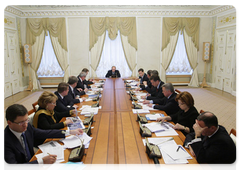 Председатель Правительства Российской Федерации В.В.Путин провел совещание по вопросам обеспечения жильем военнослужащих|23 ноября, 2009|13:49