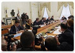 Председатель Правительства Российской Федерации В.В.Путин провел совещание по вопросам обеспечения жильем военнослужащих|23 ноября, 2009|13:49