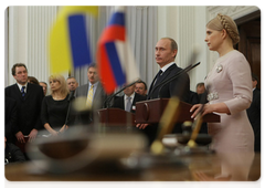 По итогам российско-украинских переговоров и заседания Комитета по вопросам экономического сотрудничества В.В.Путин и  Ю.В.Тимошенко провели совместную пресс-конференцию|20 ноября, 2009|01:38