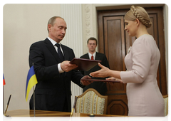 Russian Prime Minister Vladimir Putin and Ukrainian Prime Minister Yulia Tymoshenko at a joint press conference after bilateral talks and a meeting of the Committee on Economic Cooperation|20 november, 2009|01:38