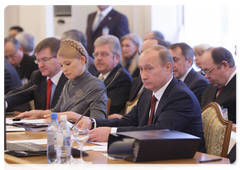 В.В.Путин, находящийся в Ялте с рабочим визитом, принял участие во встрече глав Правительств государств-участников СНГ в узком составе|20 ноября, 2009|14:28