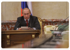 Prime Minister Vladimir Putin at a Government meeting|24 november, 2009|17:05