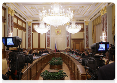 Prime Minister Vladimir Putin at a Government meeting|24 november, 2009|17:05