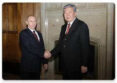 В.В.Путин в рамках заседания Совета глав правительств государств-участников СНГ встретился с Премьер-министром Киргизской Республики Д.Т.Усеновым|20 ноября, 2009|17:06