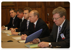 Prime Minister Vladimir Putin meeting with Kyrgyz Prime Minister Daniyar Usenov as part of a conference of the Council of the CIS Heads of Government|20 november, 2009|17:06