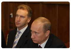 В.В.Путин в рамках заседания Совета глав правительств государств-участников СНГ встретился с Премьер-министром Киргизской Республики Д.Т.Усеновым|20 ноября, 2009|17:06
