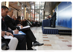 Председатель Правительства Российской Федерации В.В.Путин принял участие в работе II Российского пенсионного  форума|25 ноября, 2009|16:41