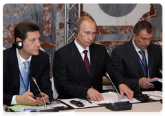 Russian Prime Minister Vladimir Putin at the 14th meeting of the Russian-French Commission on Bilateral Cooperation held at the level of prime ministers. Deputy Prime Minister Alexander Zhukov (left) and Deputy Prime Minister Igor Sechin (right)|27 november, 2009|15:48