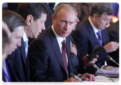 Prime Minister Vladimir Putin and his French counterpart Francois Fillon meeting with Russian and French businessmen|27 november, 2009|19:19