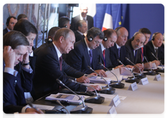 Prime Minister Vladimir Putin and his French counterpart Francois Fillon meeting with Russian and French businessmen|27 november, 2009|19:20
