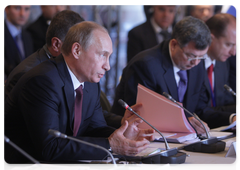 Prime Minister Vladimir Putin and his French counterpart Francois Fillon meeting with Russian and French businessmen|27 november, 2009|19:23