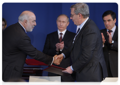 В.В.Путин и Премьер-министр Французской Республики Ф.Фийон подписали Итоговый документ XIV заседания Российско-Французской комиссии по вопросам двустороннего сотрудничества на уровне глав правительств|27 ноября, 2009|19:53