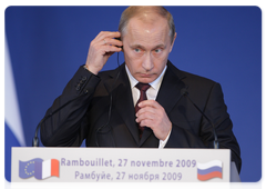 Russian Prime Minister Vladimir Putin and French Prime Minister Francois Fillon gave a joint press conference after the Russian-French talks|27 november, 2009|20:11