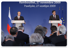 Russian Prime Minister Vladimir Putin and French Prime Minister Francois Fillon gave a joint press conference after the Russian-French talks|27 november, 2009|20:19