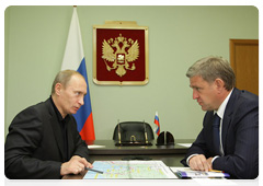 Prime Minister Vladimir Putin holding a working meeting with Governor of the Primorye Territory Sergei Darkin|12 october, 2009|14:16