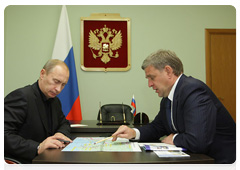 Prime Minister Vladimir Putin holding a working meeting with Governor of the Primorye Territory Sergei Darkin|12 october, 2009|14:19