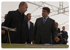 Prime Minister Vladimir Putin assessed the ongoing reconstruction of Knevichi Airport in Vladivostok|12 october, 2009|15:53