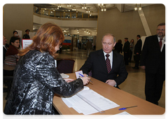 Prime Minister Vladimir Putin voted in the Moscow City Duma election|11 october, 2009|18:32