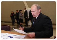 Председатель Правительства Российской Федерации В.В.Путин принял участие в выборах депутатов Московской городской Думы пятого созыва|11 октября, 2009|18:42
