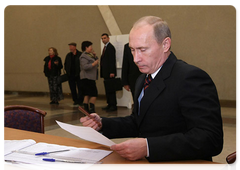 Prime Minister Vladimir Putin voted in the Moscow City Duma election|11 october, 2009|18:42