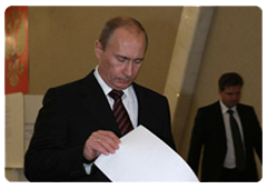Председатель Правительства Российской Федерации В.В.Путин принял участие в выборах депутатов Московской городской Думы пятого созыва|11 октября, 2009|18:55