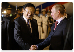 Prime Minister Vladimir Putin arriving in the People’s Republic of China for an official visit|12 october, 2009|19:07