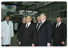 Prime Minister Vladimir Putin visiting an Energomash production facility in the town of Khimky, in the Moscow Region|30 november, 2009|17:01