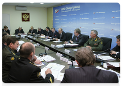 Prime Minister Vladimir Putin chairing a meeting on defence industry issues at the Energomash Research Labs in Khimki|30 november, 2009|18:05