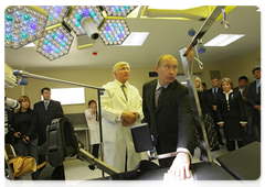 Vladimir Putin at the Turner Scientific and Research Institute for Children's Orthopaedics in the town of Pushkin|26 november, 2009|13:31