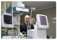 Vladimir Putin at the Turner Scientific and Research Institute for Children's Orthopaedics in the town of Pushkin|26 november, 2009|13:31