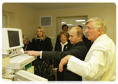Vladimir Putin at the Turner Scientific and Research Institute for Children's Orthopaedics in the town of Pushkin|26 november, 2009|13:31
