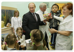Vladimir Putin at the Turner Scientific and Research Institute for Children's Orthopaedics in the town of Pushkin|26 november, 2009|13:31