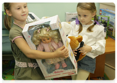 Vladimir Putin at the Turner Scientific and Research Institute for Children's Orthopaedics in the town of Pushkin|26 november, 2009|13:31