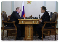 Vladimir Putin during a meeting with Oleg Chirkunov, Governor of the Perm Territory|6 november, 2009|18:09
