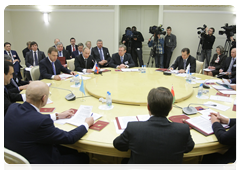 В.В.Путин принял участие в заседании Высшего органа Таможенного союза Российской Федерации, Республики Беларусь и Республики Казахстан на уровне глав правительств|11 декабря, 2009|18:33