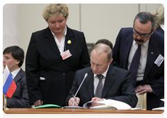 По результатам заседания XXV Межгосударственного Совета Евразийского экономического сообщества главами правительств был подписан ряд документов|11 декабря, 2009|20:38